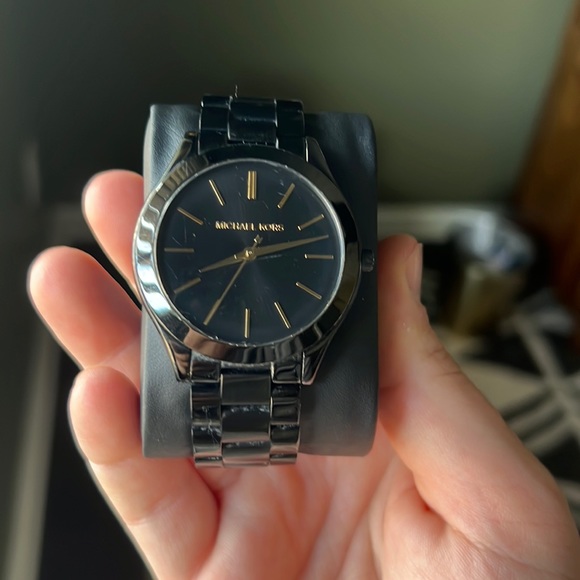 Michael Kors Gold and Black Watch - Picture 1 of 8